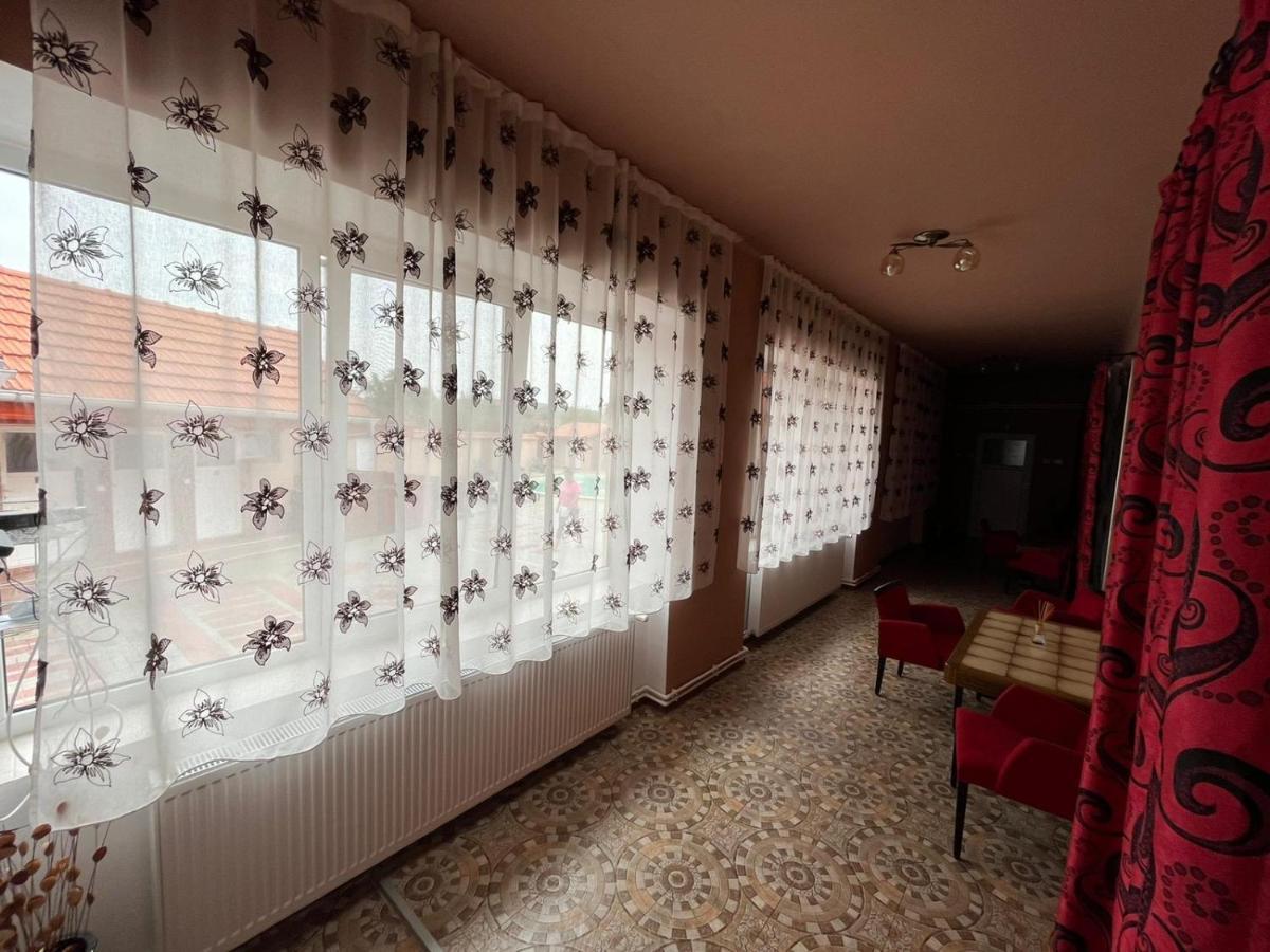 Pensiunea La Nety Bozovici Bagian luar foto