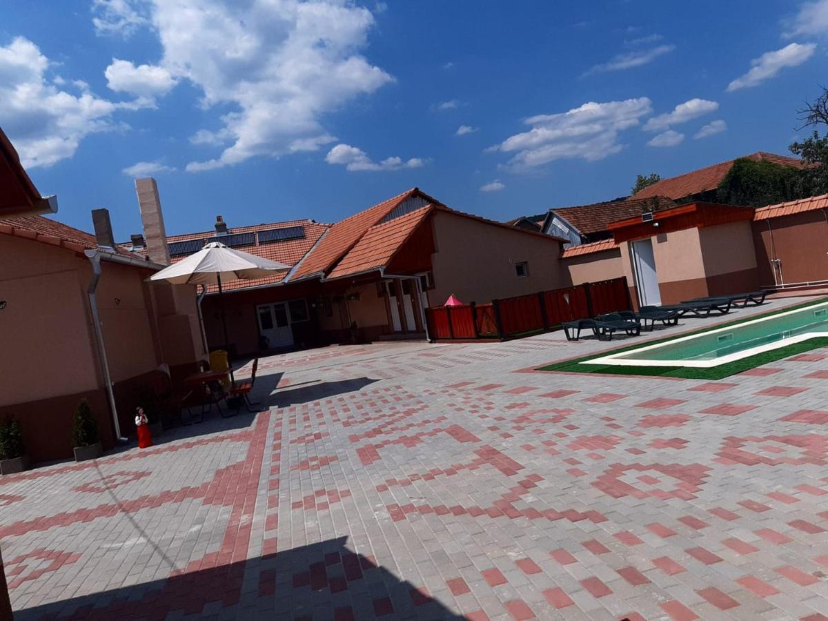 Pensiunea La Nety Bozovici Bagian luar foto